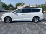 Used 2022 Chrysler Pacifica Touring-L image 4