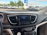 Used 2018 Chrysler Pacifica Touring-L w/ Advanced Safetytec Group image 5