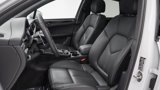 Certified 2024 Porsche Macan image 5