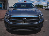 Used 2024 Volkswagen Jetta SE w/ Panoramic Sunroof Package image 2