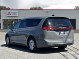 Used 2023 Chrysler Pacifica Touring-L image 4