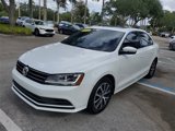 Used 2017 Volkswagen Jetta SE image 2
