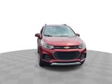 Used 2022 Chevrolet Trax LT w/ LT Convenience Package image 4