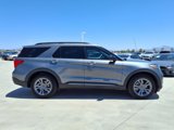 Used 2024 Ford Explorer XLT w/ Equipment Group 202A image 4