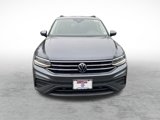 Used 2022 Volkswagen Tiguan SE w/ Panoramic Sunroof Package image 2