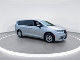 Used 2023 Chrysler Pacifica Touring-L image 2