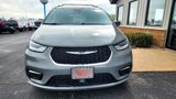 Used 2022 Chrysler Pacifica Touring-L image 3