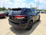 Used 2019 Toyota Highlander SE image 2