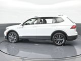 Used 2022 Volkswagen Tiguan SE image 3