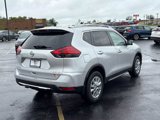 Used 2017 Nissan Rogue SV w/ SV Premium Package image 3