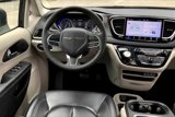 Used 2023 Chrysler Pacifica Touring-L image 5