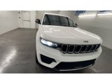 Used 2023 Jeep Grand Cherokee Laredo image 3
