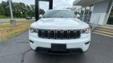 Used 2020 Jeep Grand Cherokee Laredo image 3