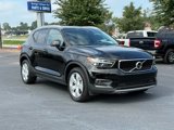 Used 2022 Volvo XC40 T5 Momentum image 2