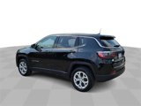 Used 2024 Jeep Compass Sport image 6