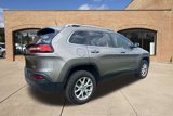 Used 2017 Jeep Cherokee Latitude w/ Comfort/Convenience Group image 3