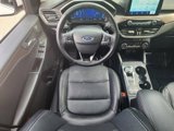 Used 2020 Ford Escape Titanium image 3