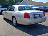 Used 2009 Lincoln Town Car Signature Limited image 4