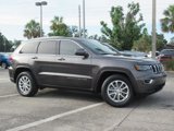 Used 2021 Jeep Grand Cherokee Laredo image 2