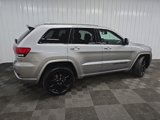 Used 2017 Jeep Grand Cherokee Altitude image 3