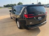 Used 2023 Chrysler Pacifica Touring-L image 5