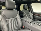 Used 2025 Land Rover Discovery Dynamic SE image 4