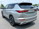 Used 2022 Mitsubishi Outlander SE image 2