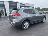 Used 2017 Nissan Rogue SV image 3