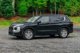 Used 2023 Mitsubishi Outlander ES image 3