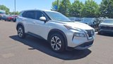 Used 2023 Nissan Rogue SV image 2