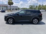Used 2021 Nissan Rogue SV image 2