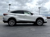 Used 2022 Toyota Venza XLE image 2