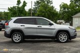 Used 2017 Jeep Cherokee Sport image 4
