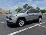 Used 2018 Jeep Cherokee Latitude image 2