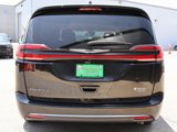 Used 2022 Chrysler Pacifica Touring-L image 4