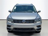 Used 2021 Volkswagen Tiguan SE w/ Panoramic Sunroof Package image 2