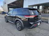 Used 2023 Nissan Pathfinder S image 3