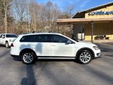Used 2017 Volkswagen Golf Alltrack SE image 2