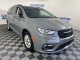 Used 2022 Chrysler Pacifica Touring-L image 3
