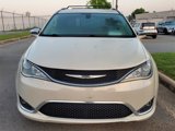 Used 2017 Chrysler Pacifica Limited image 2