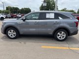 Used 2023 Kia Sorento LX image 4
