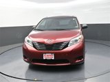 Used 2017 Toyota Sienna L image 2