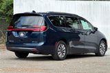Used 2021 Chrysler Pacifica Touring-L image 5