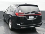Used 2022 Chrysler Pacifica Touring-L image 4