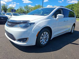 Used 2017 Chrysler Pacifica Touring-L image 3