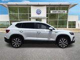 Certified 2022 Volkswagen Taos SE image 2