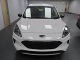 Used 2022 Ford Escape SE image 2