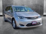 Used 2017 Chrysler Pacifica Limited image 3