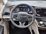 Used 2023 Chrysler Pacifica Limited image 4