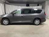 Used 2020 Chrysler Pacifica Touring-L image 4